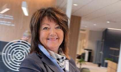 avdelingsleder Marit Dahl Lund i bankmiljø