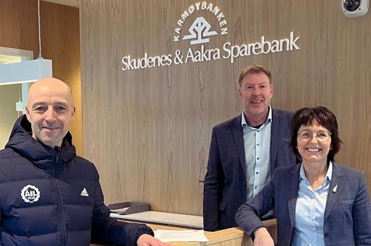 Daglig leder Åkra Idrettslag, banksjef og markedssjef i banken.